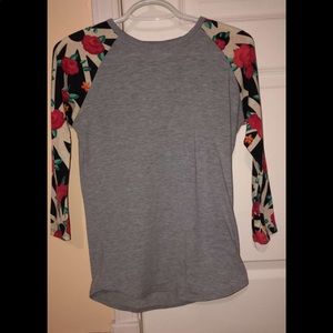 Rose sleeves long sleeve tee | Lularose | xxs